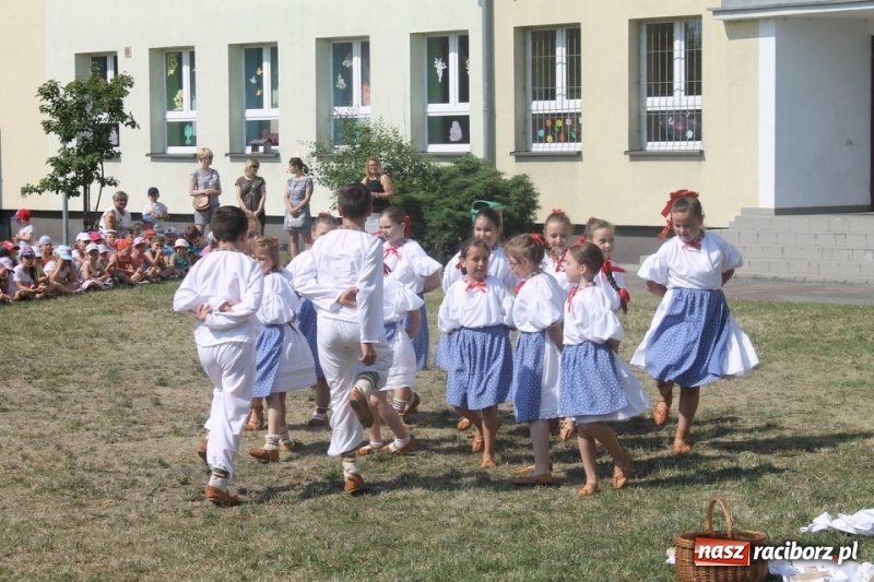 Zdjęcie w galerii na portalu naszraciborz.pl: Strzecha na festynie na Płoni  wiadomości z regionu