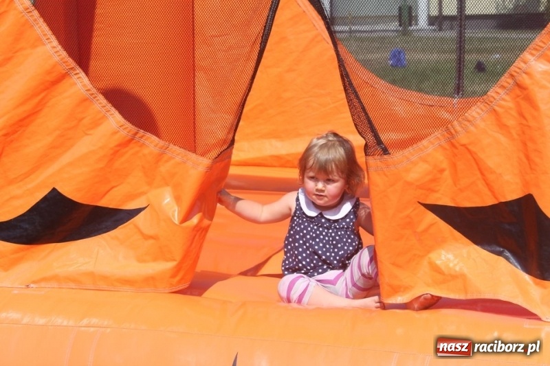 Zdjęcie w galerii na portalu naszraciborz.pl: Strzecha na festynie na Płoni  wiadomości z regionu