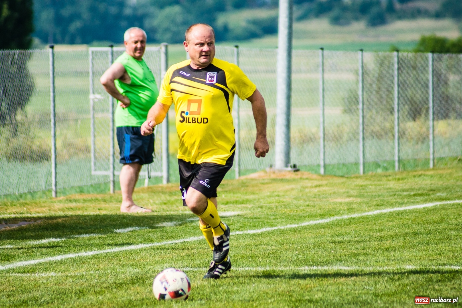 Zdjęcie w galerii na portalu naszraciborz.pl: Turniej oldbojów w Borucinie. Pietrowice z pucharem. Poważna kontuzja zawodnika FC Bavaria wiadomości z regionu