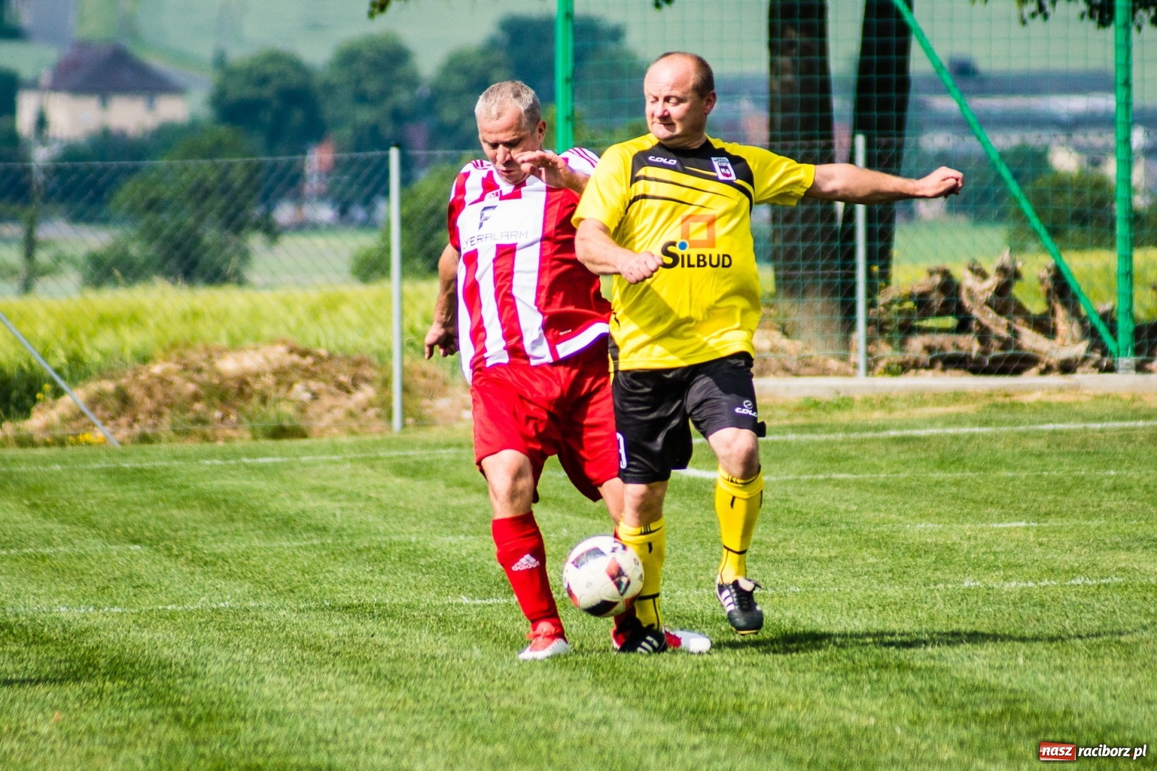 Zdjęcie w galerii na portalu naszraciborz.pl: Turniej oldbojów w Borucinie. Pietrowice z pucharem. Poważna kontuzja zawodnika FC Bavaria wiadomości z regionu