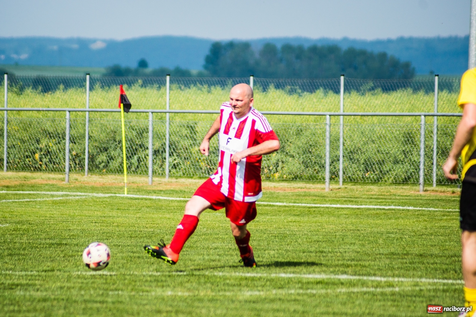 Zdjęcie w galerii na portalu naszraciborz.pl: Turniej oldbojów w Borucinie. Pietrowice z pucharem. Poważna kontuzja zawodnika FC Bavaria wiadomości z regionu