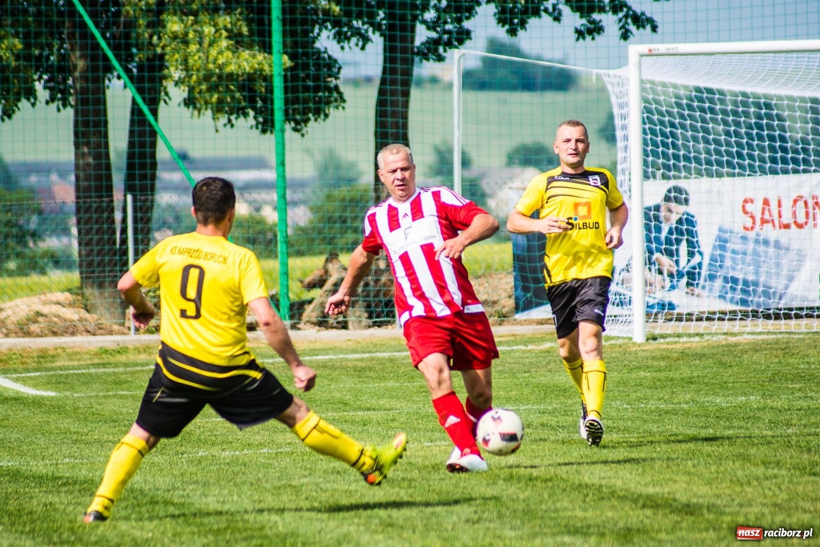 Zdjęcie w galerii na portalu naszraciborz.pl: Turniej oldbojów w Borucinie. Pietrowice z pucharem. Poważna kontuzja zawodnika FC Bavaria wiadomości z regionu