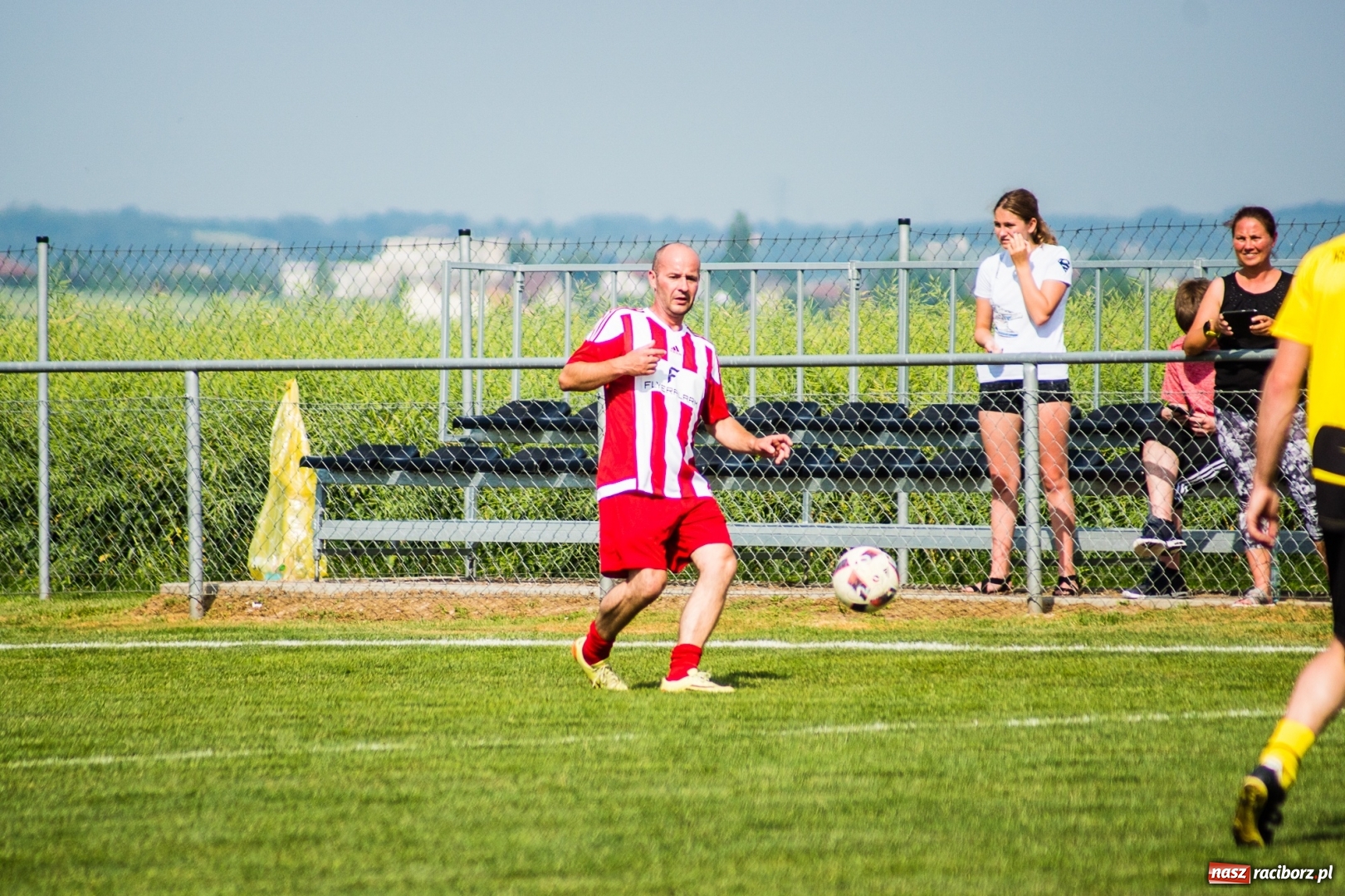 Zdjęcie w galerii na portalu naszraciborz.pl: Turniej oldbojów w Borucinie. Pietrowice z pucharem. Poważna kontuzja zawodnika FC Bavaria wiadomości z regionu