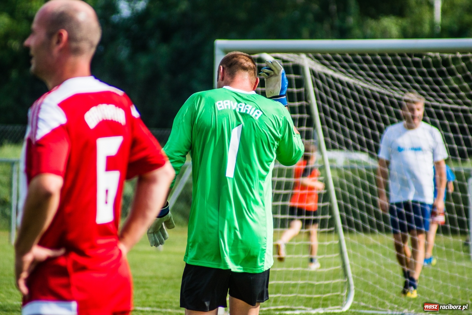 Zdjęcie w galerii na portalu naszraciborz.pl: Turniej oldbojów w Borucinie. Pietrowice z pucharem. Poważna kontuzja zawodnika FC Bavaria wiadomości z regionu