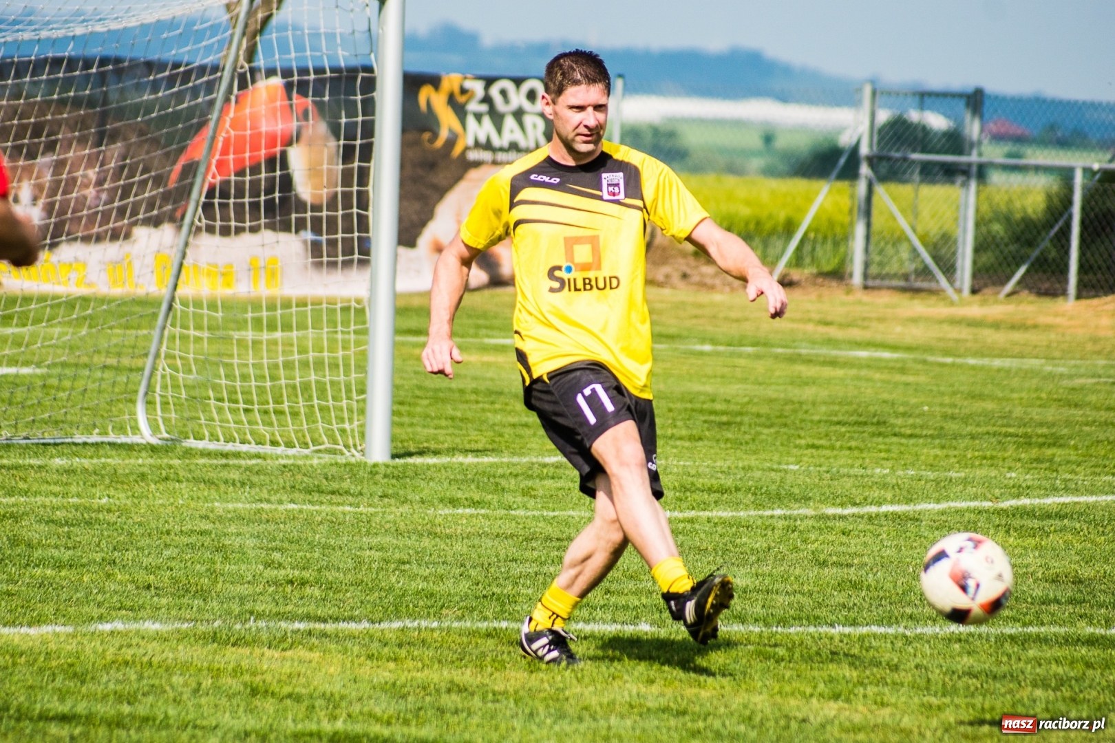 Zdjęcie w galerii na portalu naszraciborz.pl: Turniej oldbojów w Borucinie. Pietrowice z pucharem. Poważna kontuzja zawodnika FC Bavaria wiadomości z regionu