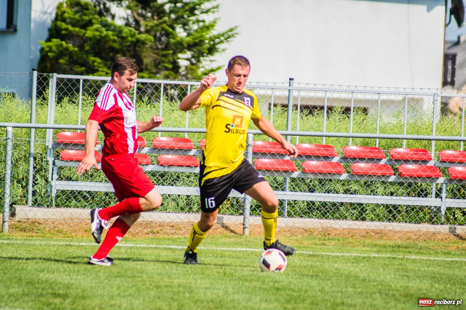 Zdjęcie w galerii na portalu naszraciborz.pl: Turniej oldbojów w Borucinie. Pietrowice z pucharem. Poważna kontuzja zawodnika FC Bavaria wiadomości z regionu