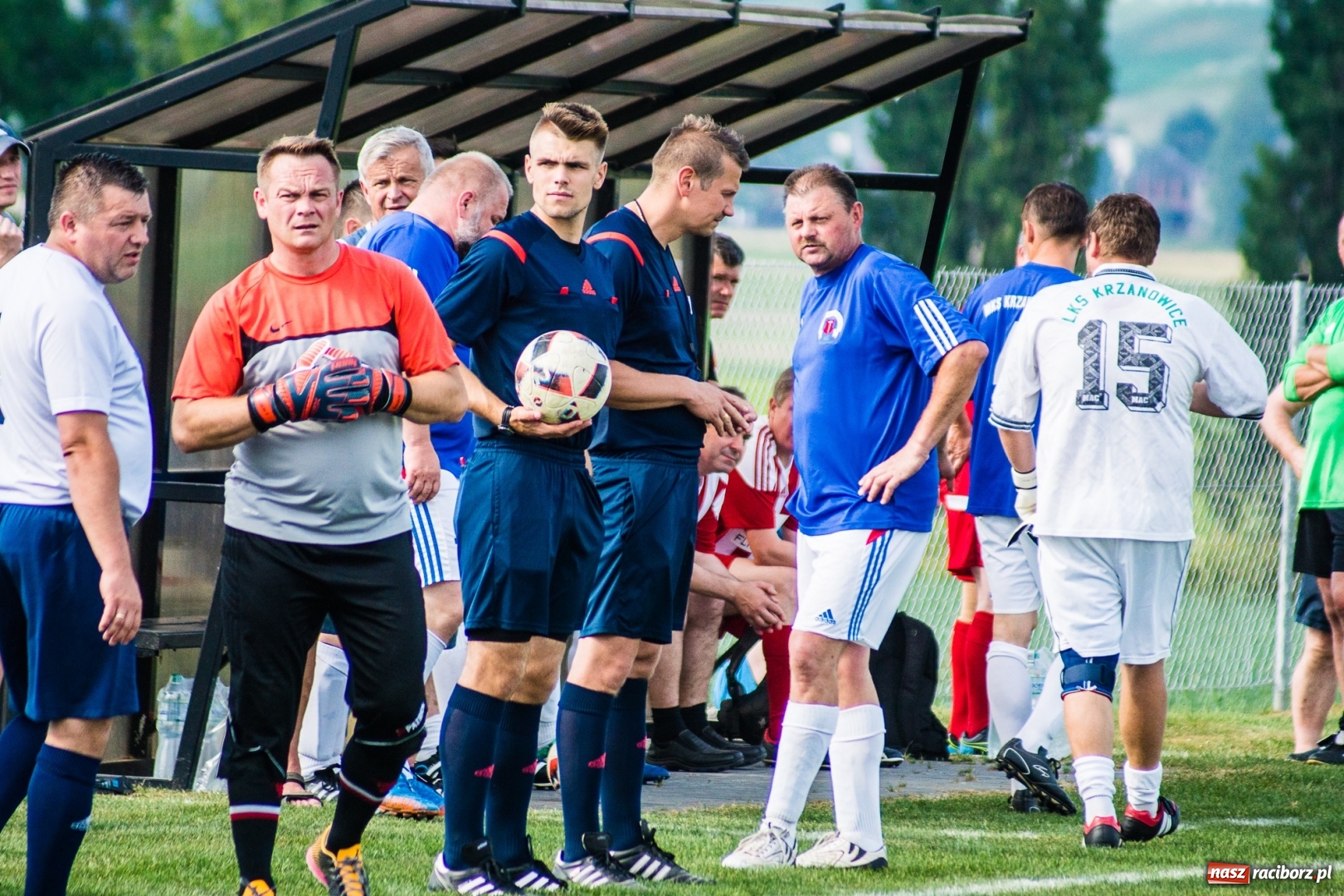 Zdjęcie w galerii na portalu naszraciborz.pl: Turniej oldbojów w Borucinie. Pietrowice z pucharem. Poważna kontuzja zawodnika FC Bavaria wiadomości z regionu