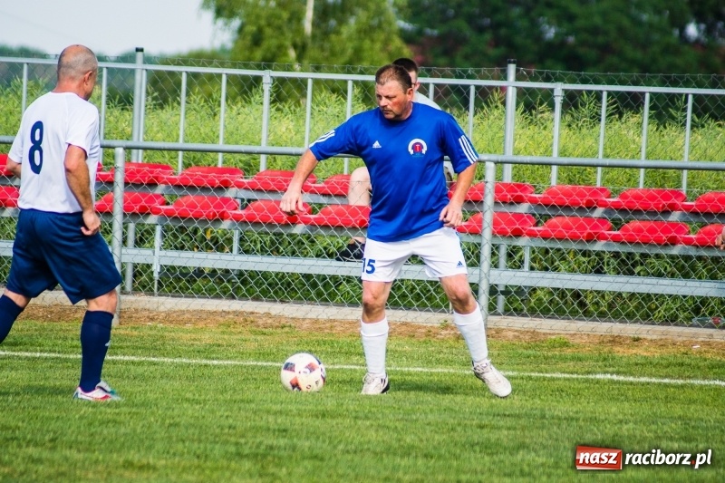 Zdjęcie w galerii na portalu naszraciborz.pl: Turniej oldbojów w Borucinie. Pietrowice z pucharem. Poważna kontuzja zawodnika FC Bavaria wiadomości z regionu