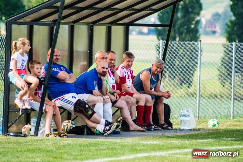 Zdjęcie w galerii na portalu naszraciborz.pl: Turniej oldbojów w Borucinie. Pietrowice z pucharem. Poważna kontuzja zawodnika FC Bavaria wiadomości z regionu