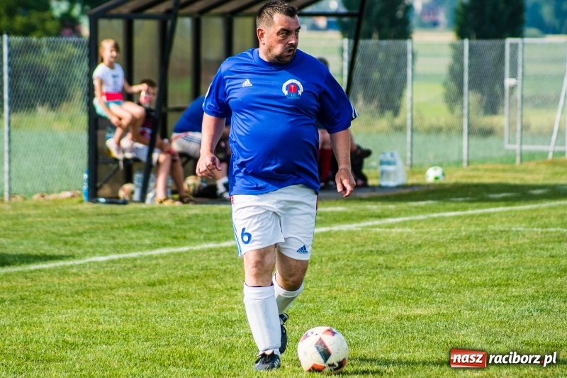Zdjęcie w galerii na portalu naszraciborz.pl: Turniej oldbojów w Borucinie. Pietrowice z pucharem. Poważna kontuzja zawodnika FC Bavaria wiadomości z regionu
