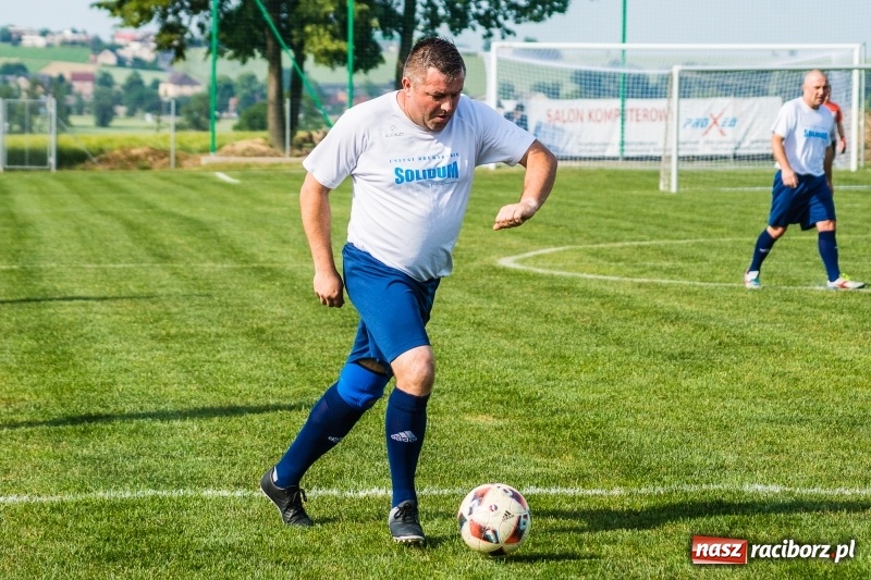Zdjęcie w galerii na portalu naszraciborz.pl: Turniej oldbojów w Borucinie. Pietrowice z pucharem. Poważna kontuzja zawodnika FC Bavaria wiadomości z regionu