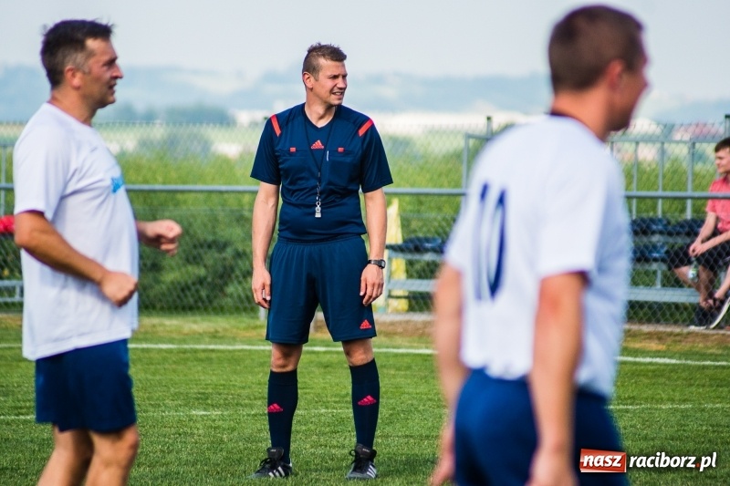 Zdjęcie w galerii na portalu naszraciborz.pl: Turniej oldbojów w Borucinie. Pietrowice z pucharem. Poważna kontuzja zawodnika FC Bavaria wiadomości z regionu
