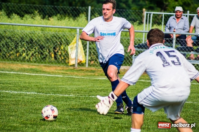 Zdjęcie w galerii na portalu naszraciborz.pl: Turniej oldbojów w Borucinie. Pietrowice z pucharem. Poważna kontuzja zawodnika FC Bavaria wiadomości z regionu