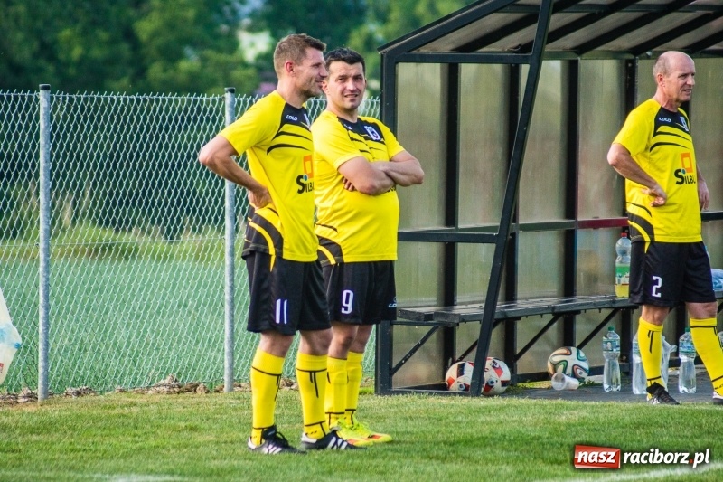 Zdjęcie w galerii na portalu naszraciborz.pl: Turniej oldbojów w Borucinie. Pietrowice z pucharem. Poważna kontuzja zawodnika FC Bavaria wiadomości z regionu