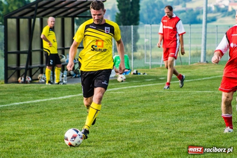Zdjęcie w galerii na portalu naszraciborz.pl: Turniej oldbojów w Borucinie. Pietrowice z pucharem. Poważna kontuzja zawodnika FC Bavaria wiadomości z regionu