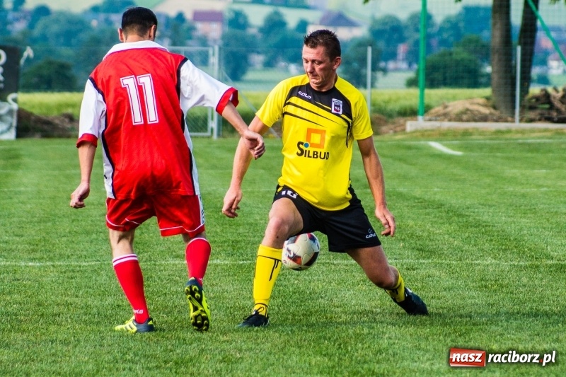 Zdjęcie w galerii na portalu naszraciborz.pl: Turniej oldbojów w Borucinie. Pietrowice z pucharem. Poważna kontuzja zawodnika FC Bavaria wiadomości z regionu