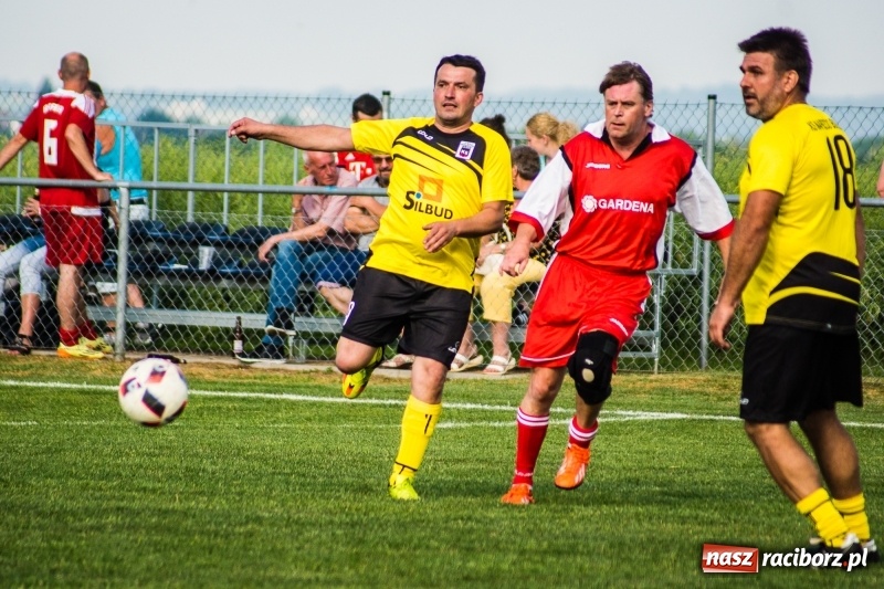 Zdjęcie w galerii na portalu naszraciborz.pl: Turniej oldbojów w Borucinie. Pietrowice z pucharem. Poważna kontuzja zawodnika FC Bavaria wiadomości z regionu