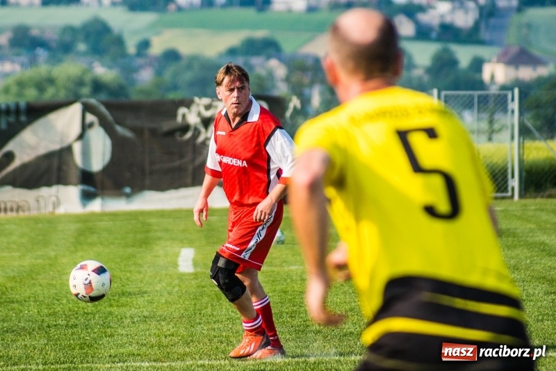 Zdjęcie w galerii na portalu naszraciborz.pl: Turniej oldbojów w Borucinie. Pietrowice z pucharem. Poważna kontuzja zawodnika FC Bavaria wiadomości z regionu