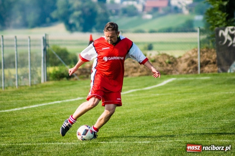 Zdjęcie w galerii na portalu naszraciborz.pl: Turniej oldbojów w Borucinie. Pietrowice z pucharem. Poważna kontuzja zawodnika FC Bavaria wiadomości z regionu
