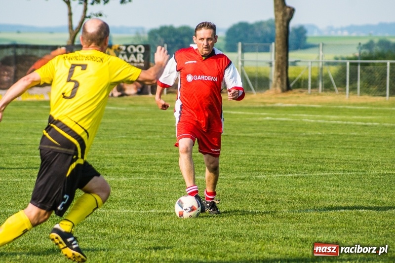 Zdjęcie w galerii na portalu naszraciborz.pl: Turniej oldbojów w Borucinie. Pietrowice z pucharem. Poważna kontuzja zawodnika FC Bavaria wiadomości z regionu