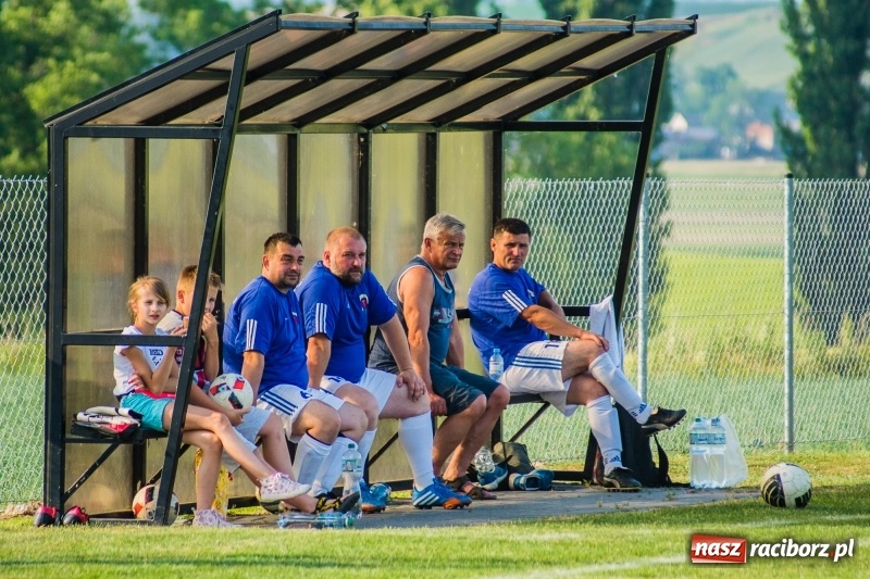 Zdjęcie w galerii na portalu naszraciborz.pl: Turniej oldbojów w Borucinie. Pietrowice z pucharem. Poważna kontuzja zawodnika FC Bavaria wiadomości z regionu