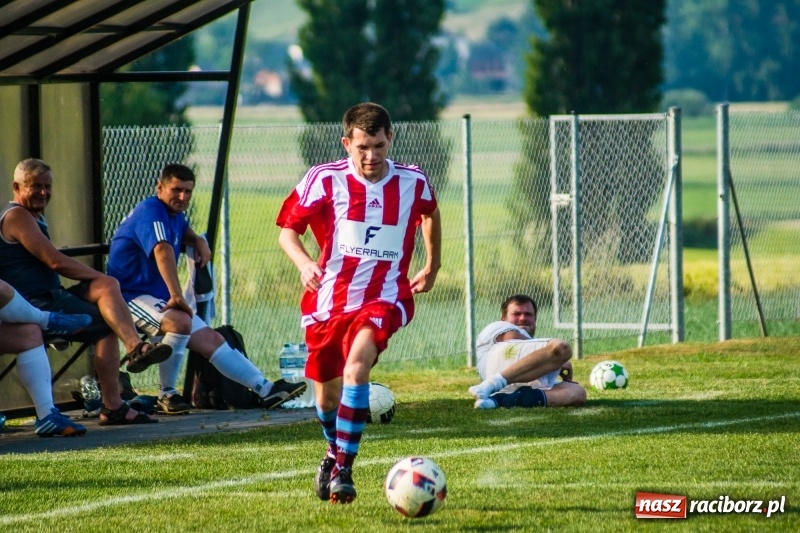 Zdjęcie w galerii na portalu naszraciborz.pl: Turniej oldbojów w Borucinie. Pietrowice z pucharem. Poważna kontuzja zawodnika FC Bavaria wiadomości z regionu