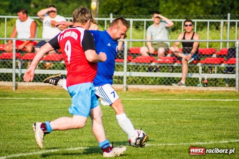 Zdjęcie w galerii na portalu naszraciborz.pl: Turniej oldbojów w Borucinie. Pietrowice z pucharem. Poważna kontuzja zawodnika FC Bavaria wiadomości z regionu