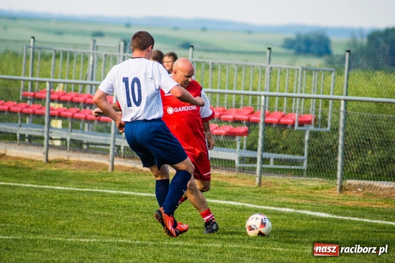Zdjęcie w galerii na portalu naszraciborz.pl: Turniej oldbojów w Borucinie. Pietrowice z pucharem. Poważna kontuzja zawodnika FC Bavaria wiadomości z regionu