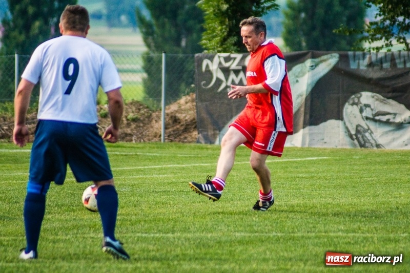 Zdjęcie w galerii na portalu naszraciborz.pl: Turniej oldbojów w Borucinie. Pietrowice z pucharem. Poważna kontuzja zawodnika FC Bavaria wiadomości z regionu