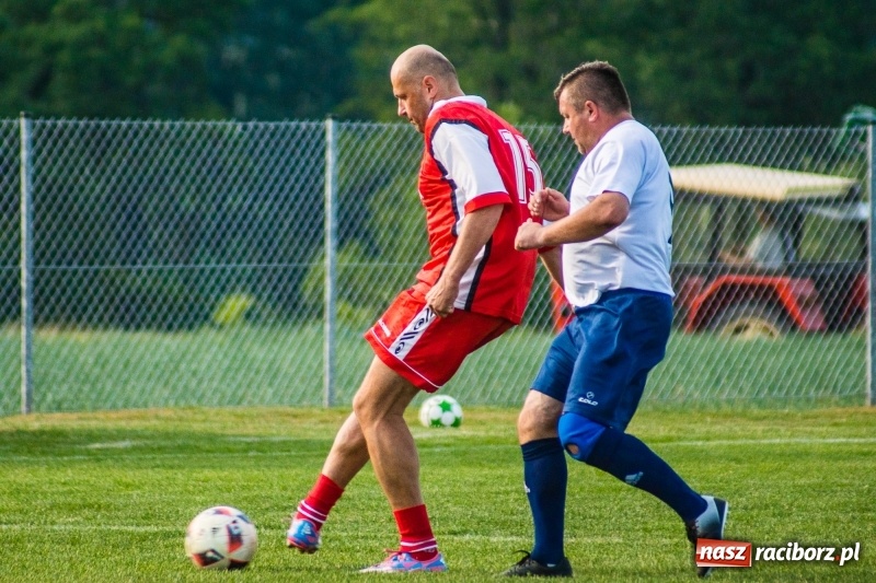 Zdjęcie w galerii na portalu naszraciborz.pl: Turniej oldbojów w Borucinie. Pietrowice z pucharem. Poważna kontuzja zawodnika FC Bavaria wiadomości z regionu