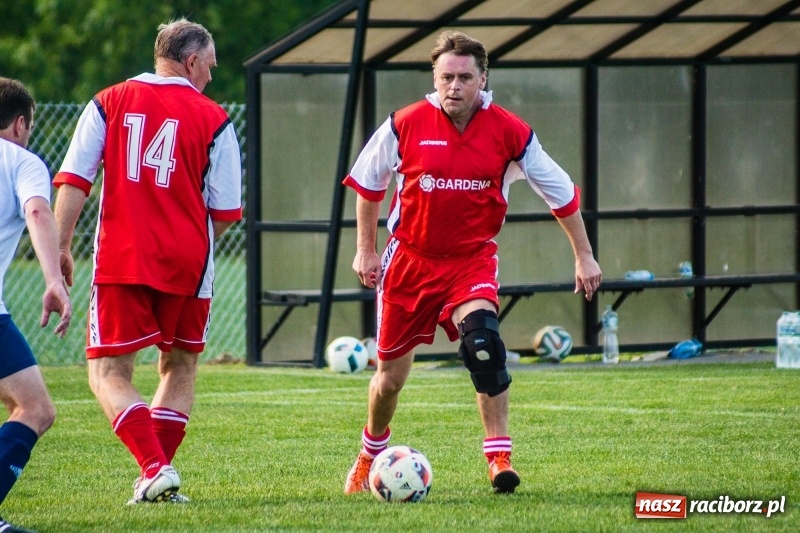 Zdjęcie w galerii na portalu naszraciborz.pl: Turniej oldbojów w Borucinie. Pietrowice z pucharem. Poważna kontuzja zawodnika FC Bavaria wiadomości z regionu