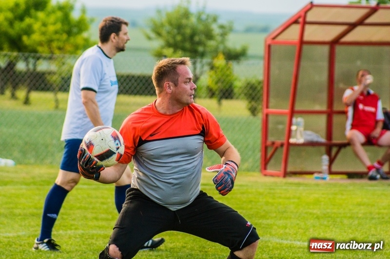 Zdjęcie w galerii na portalu naszraciborz.pl: Turniej oldbojów w Borucinie. Pietrowice z pucharem. Poważna kontuzja zawodnika FC Bavaria wiadomości z regionu