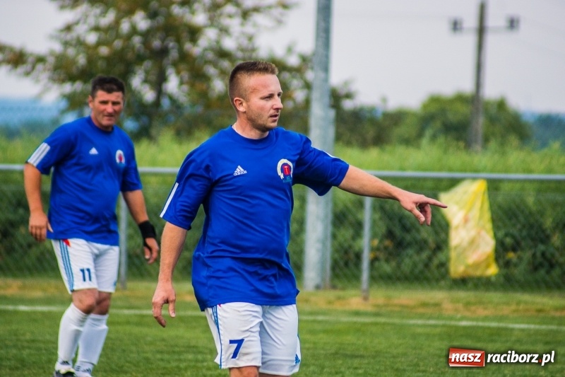 Zdjęcie w galerii na portalu naszraciborz.pl: Turniej oldbojów w Borucinie. Pietrowice z pucharem. Poważna kontuzja zawodnika FC Bavaria wiadomości z regionu