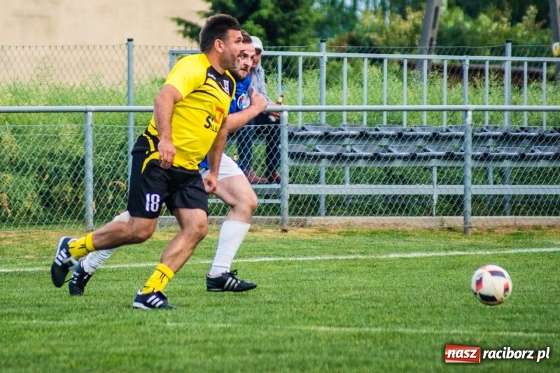 Zdjęcie w galerii na portalu naszraciborz.pl: Turniej oldbojów w Borucinie. Pietrowice z pucharem. Poważna kontuzja zawodnika FC Bavaria wiadomości z regionu