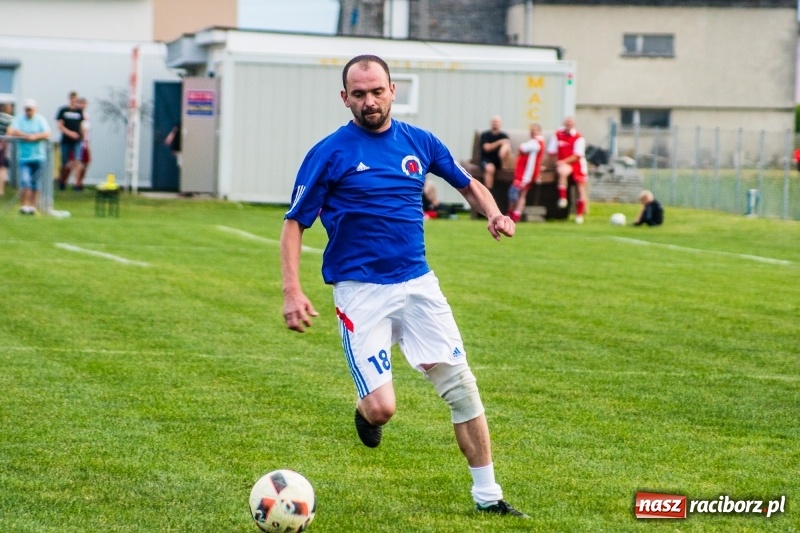 Zdjęcie w galerii na portalu naszraciborz.pl: Turniej oldbojów w Borucinie. Pietrowice z pucharem. Poważna kontuzja zawodnika FC Bavaria wiadomości z regionu