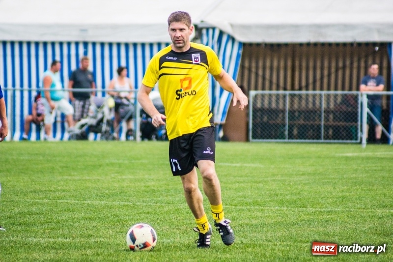 Zdjęcie w galerii na portalu naszraciborz.pl: Turniej oldbojów w Borucinie. Pietrowice z pucharem. Poważna kontuzja zawodnika FC Bavaria wiadomości z regionu
