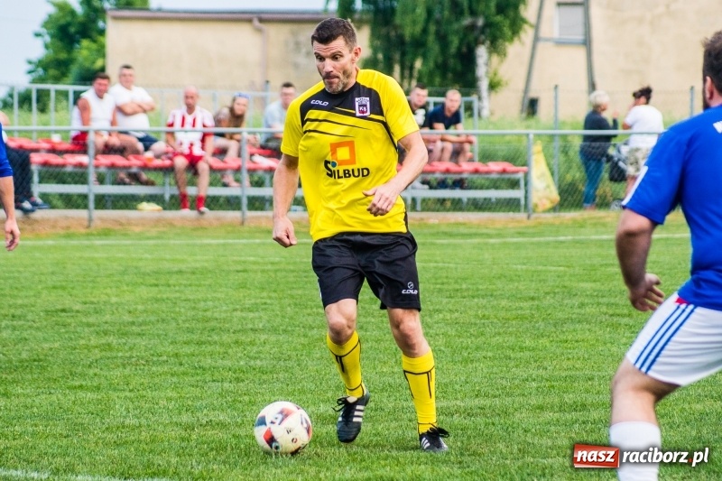 Zdjęcie w galerii na portalu naszraciborz.pl: Turniej oldbojów w Borucinie. Pietrowice z pucharem. Poważna kontuzja zawodnika FC Bavaria wiadomości z regionu