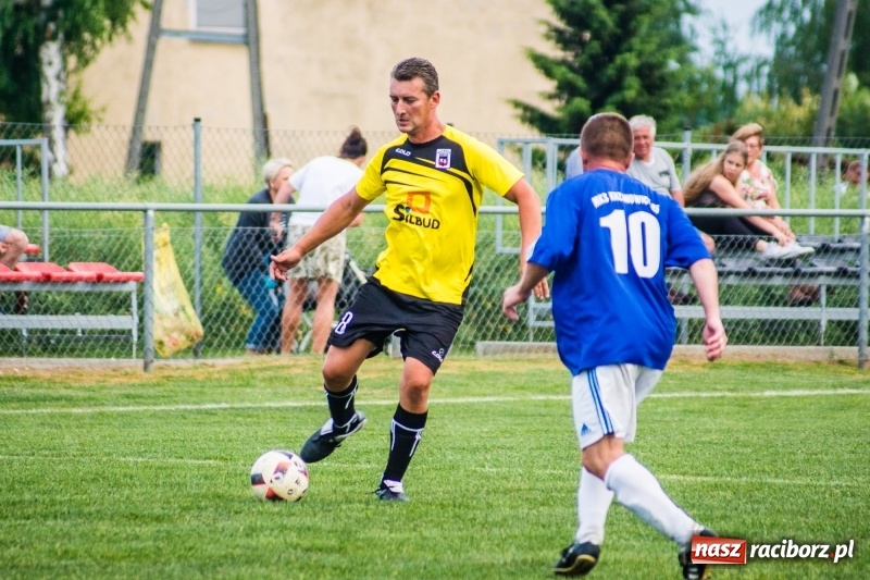 Zdjęcie w galerii na portalu naszraciborz.pl: Turniej oldbojów w Borucinie. Pietrowice z pucharem. Poważna kontuzja zawodnika FC Bavaria wiadomości z regionu