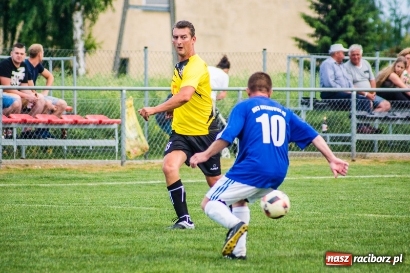 Zdjęcie w galerii na portalu naszraciborz.pl: Turniej oldbojów w Borucinie. Pietrowice z pucharem. Poważna kontuzja zawodnika FC Bavaria wiadomości z regionu