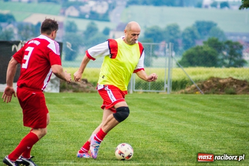 Zdjęcie w galerii na portalu naszraciborz.pl: Turniej oldbojów w Borucinie. Pietrowice z pucharem. Poważna kontuzja zawodnika FC Bavaria wiadomości z regionu
