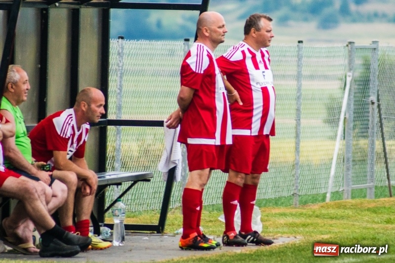 Zdjęcie w galerii na portalu naszraciborz.pl: Turniej oldbojów w Borucinie. Pietrowice z pucharem. Poważna kontuzja zawodnika FC Bavaria wiadomości z regionu