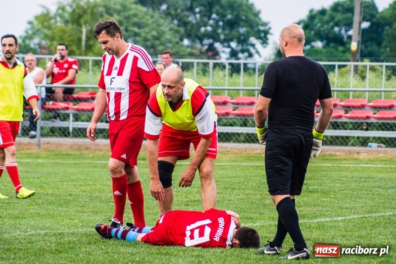 Zdjęcie w galerii na portalu naszraciborz.pl: Turniej oldbojów w Borucinie. Pietrowice z pucharem. Poważna kontuzja zawodnika FC Bavaria wiadomości z regionu