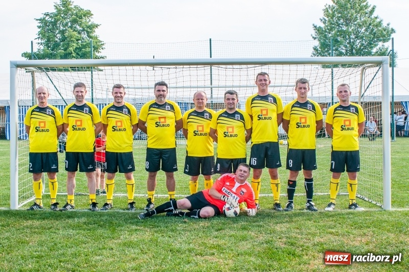 Zdjęcie w galerii na portalu naszraciborz.pl: Turniej oldbojów w Borucinie. Pietrowice z pucharem. Poważna kontuzja zawodnika FC Bavaria wiadomości z regionu