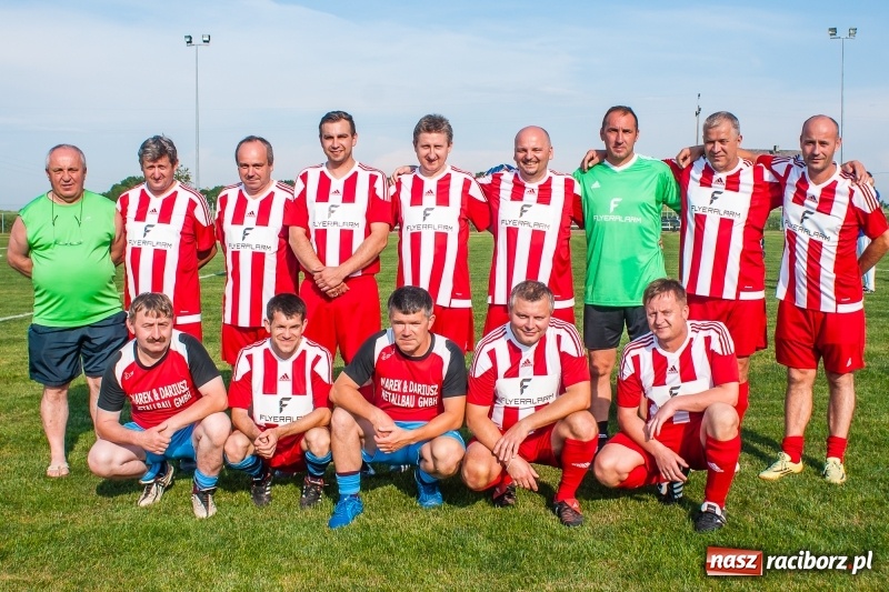 Zdjęcie w galerii na portalu naszraciborz.pl: Turniej oldbojów w Borucinie. Pietrowice z pucharem. Poważna kontuzja zawodnika FC Bavaria wiadomości z regionu