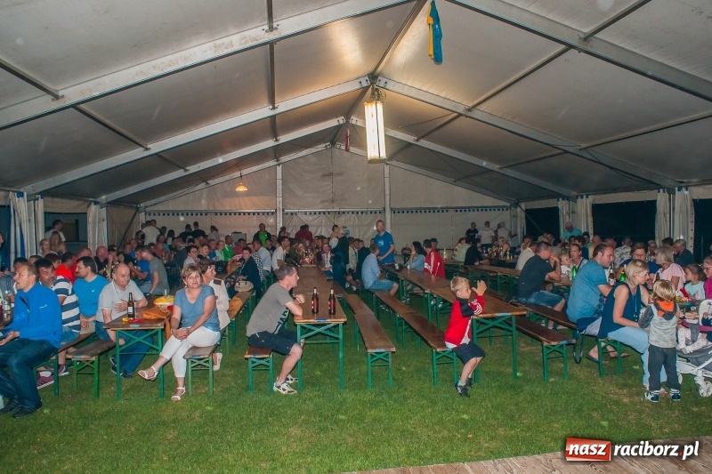 Zdjęcie w galerii na portalu naszraciborz.pl: Turniej oldbojów w Borucinie. Pietrowice z pucharem. Poważna kontuzja zawodnika FC Bavaria wiadomości z regionu