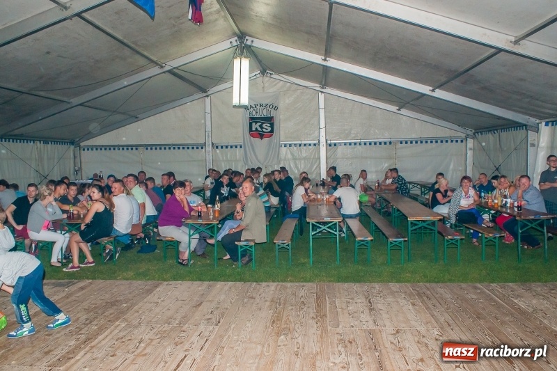 Zdjęcie w galerii na portalu naszraciborz.pl: Turniej oldbojów w Borucinie. Pietrowice z pucharem. Poważna kontuzja zawodnika FC Bavaria wiadomości z regionu