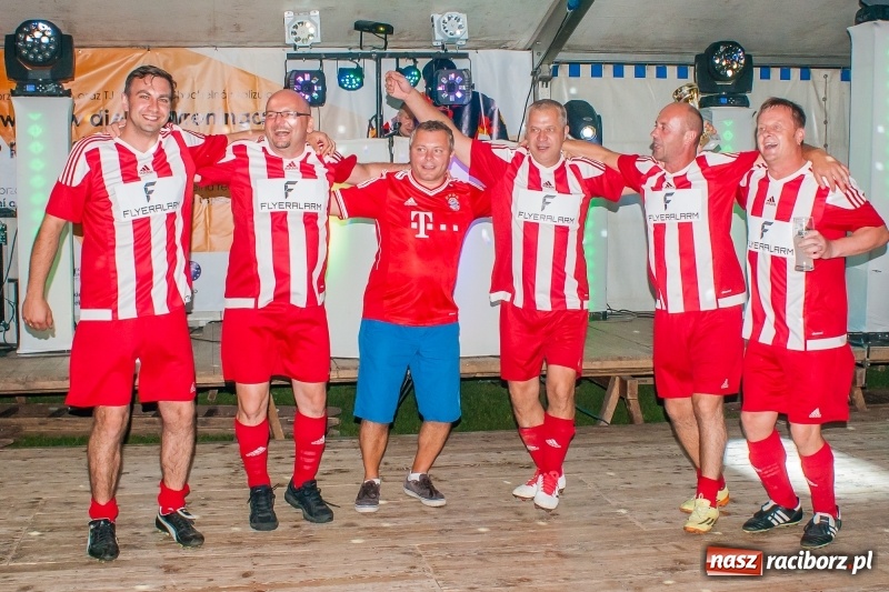 Zdjęcie w galerii na portalu naszraciborz.pl: Turniej oldbojów w Borucinie. Pietrowice z pucharem. Poważna kontuzja zawodnika FC Bavaria wiadomości z regionu