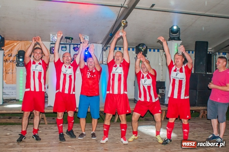 Zdjęcie w galerii na portalu naszraciborz.pl: Turniej oldbojów w Borucinie. Pietrowice z pucharem. Poważna kontuzja zawodnika FC Bavaria wiadomości z regionu