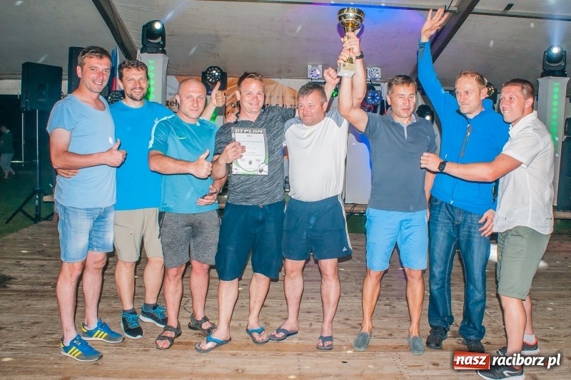 Zdjęcie w galerii na portalu naszraciborz.pl: Turniej oldbojów w Borucinie. Pietrowice z pucharem. Poważna kontuzja zawodnika FC Bavaria wiadomości z regionu