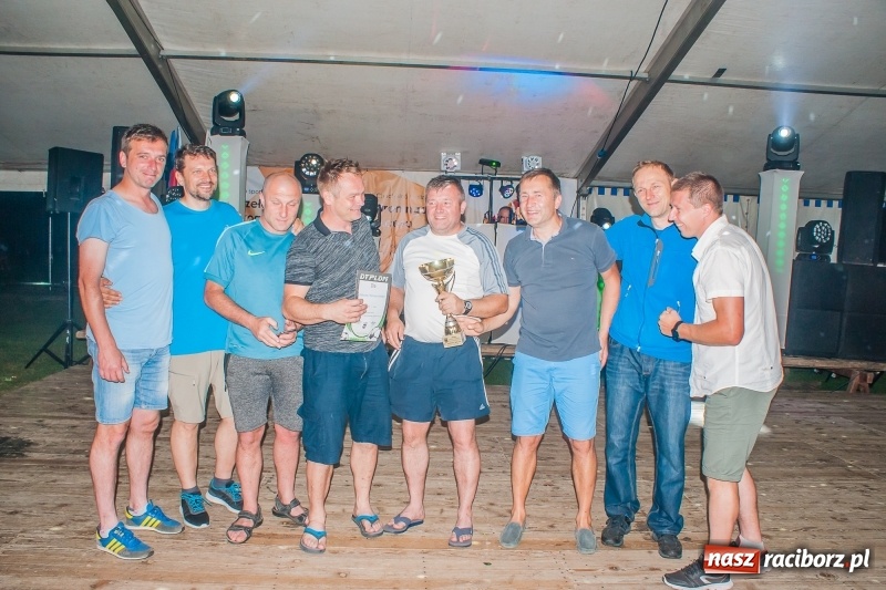 Zdjęcie w galerii na portalu naszraciborz.pl: Turniej oldbojów w Borucinie. Pietrowice z pucharem. Poważna kontuzja zawodnika FC Bavaria wiadomości z regionu
